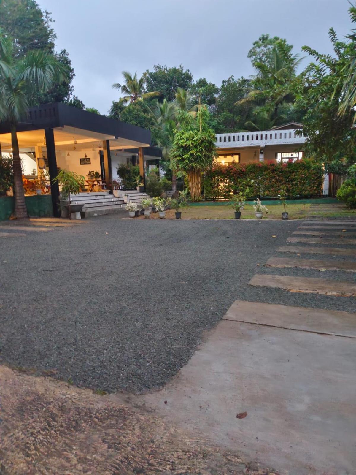 Queen'S Place Unawatuna Exterior photo